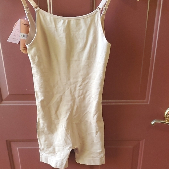 Shapermint Essentials Beige Open Bust Bodysuit Short Shaper NWT SMALL - Picture 9 of 10